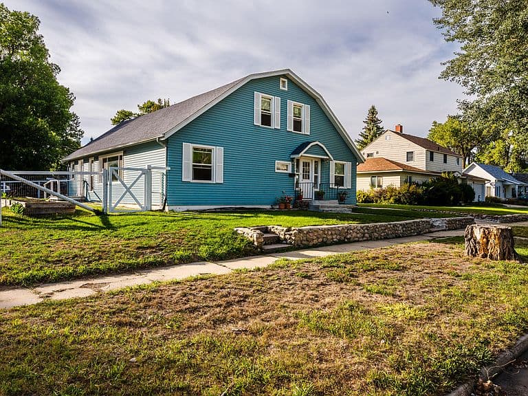 334 N Burritt Ave photo 3