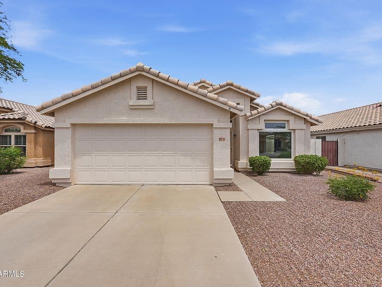 972 E CONSTITUTION Drive photo 1