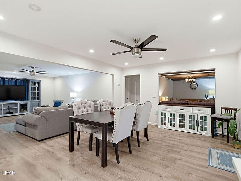 245 Jade Ln photo 3
