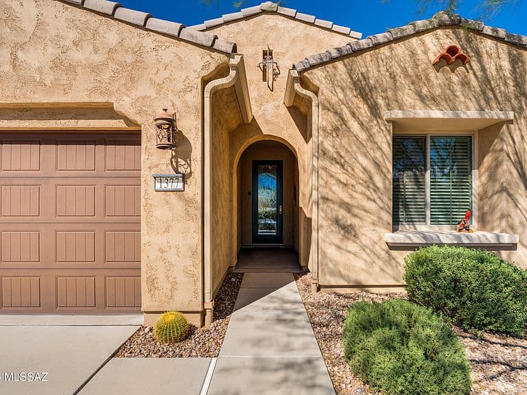1377 E Basalt Dr photo 4