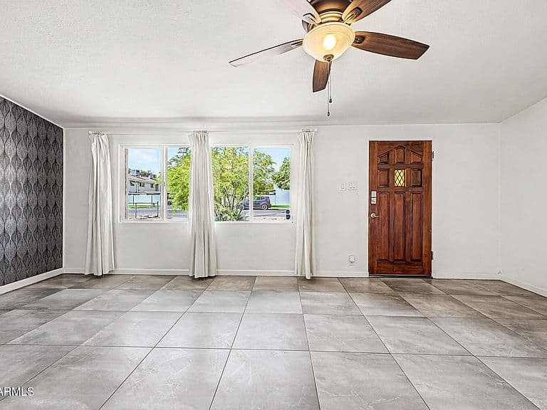 1521 W CAMPBELL Avenue photo 4