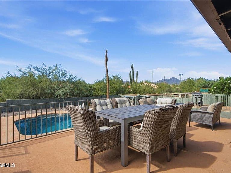 15240 N DEL RAY Drive photo 4
