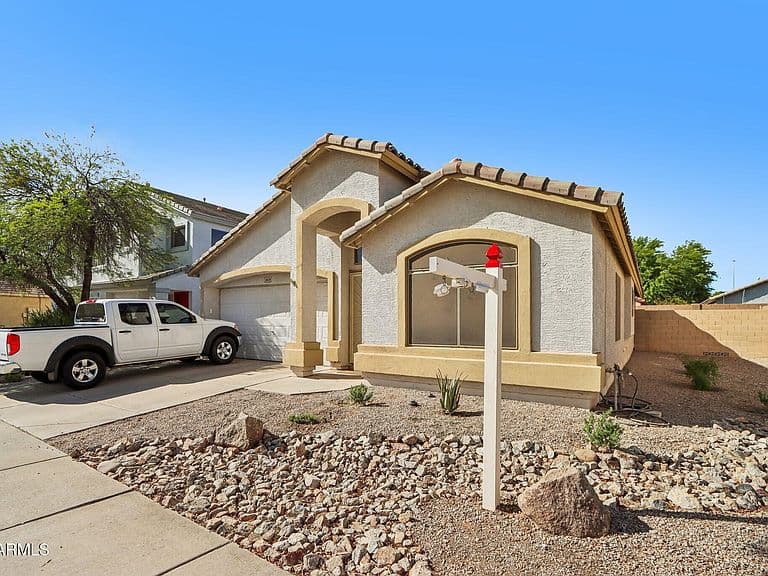 16636 W LATHAM Street photo 1
