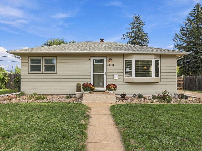 4208 Meadowwood Dr photo 1