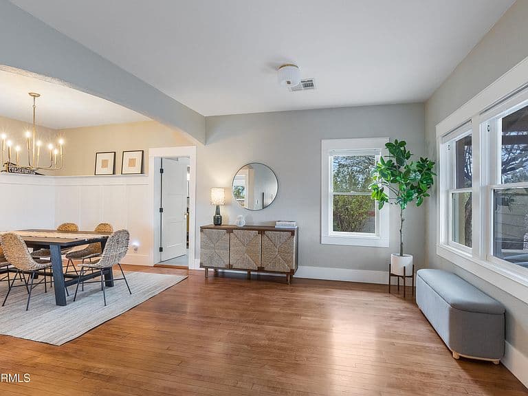 2549 N Mitchell St photo 5