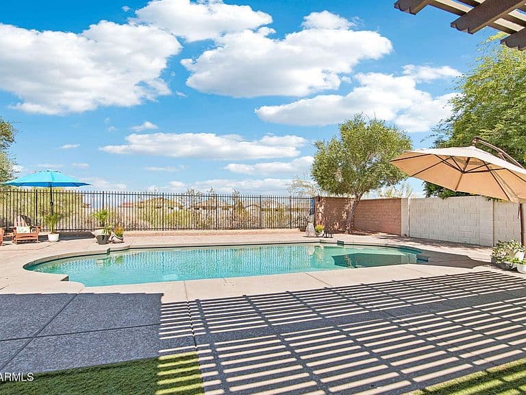 2975 N SUMMER Street photo 3