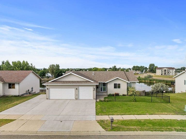2033 Lakeside St photo 1