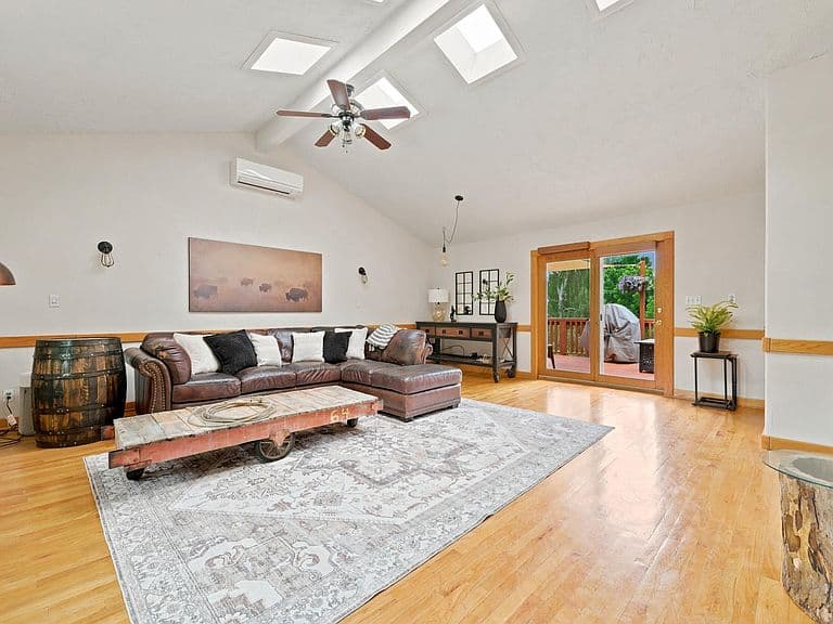 705 Circle Dr photo 4