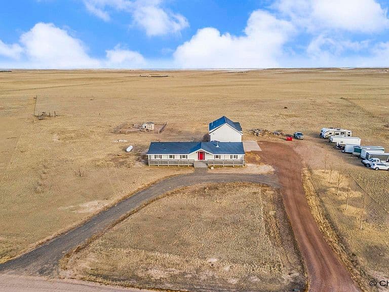 1885 Studebaker Rd photo 4