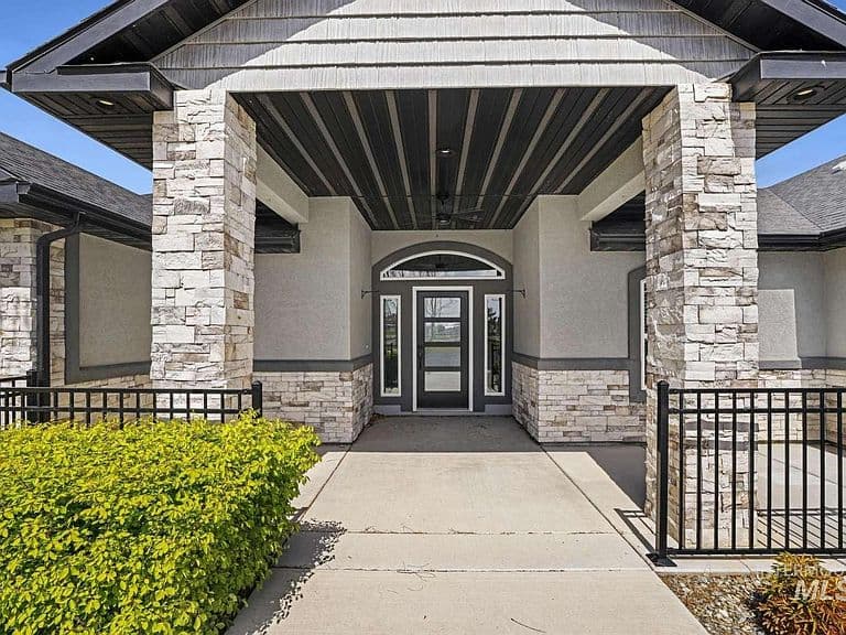 3847 N Glasswing Dr photo 2