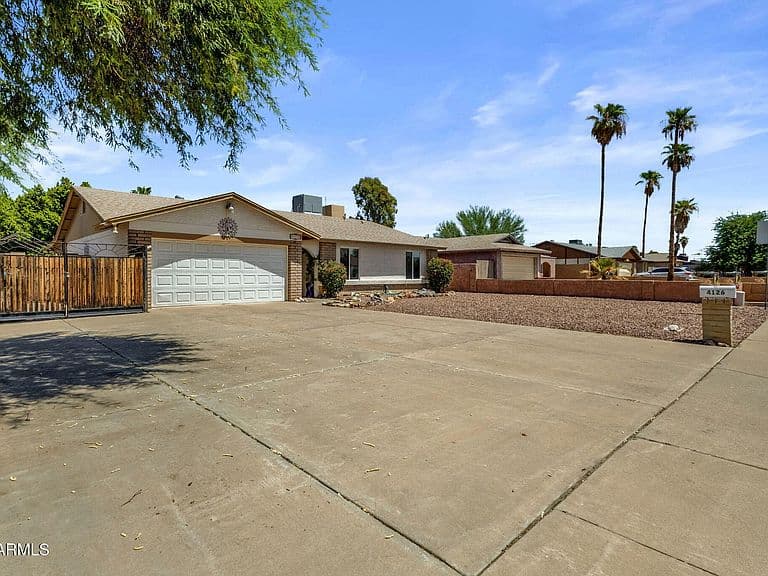 4126 W SWEETWATER Avenue photo 1
