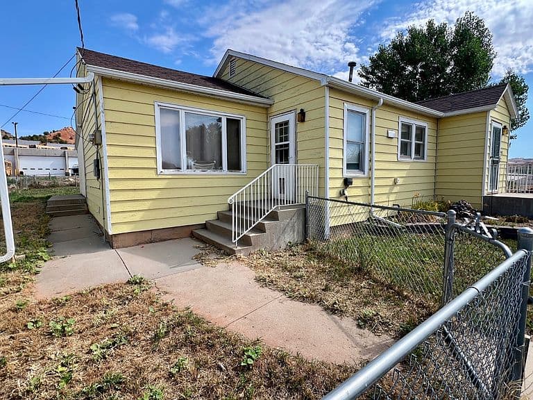 402 Ryan St photo 3