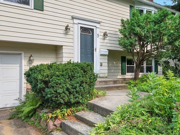 5 Yandow Drive photo 2