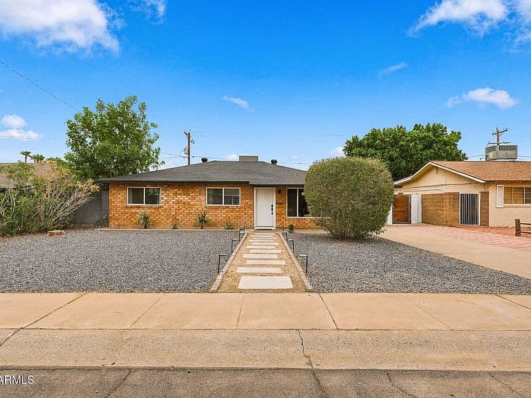 7323 E ALMERIA Road photo 2