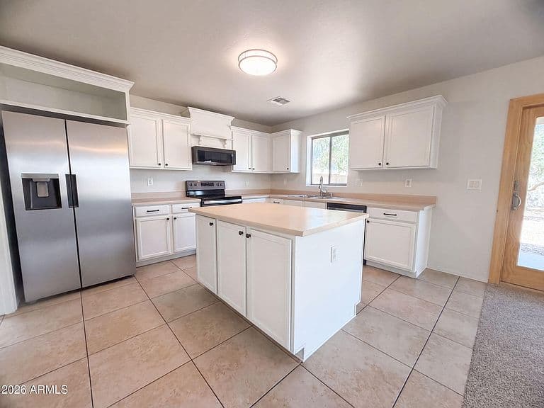 544 E CHRISTOPHER Street photo 2
