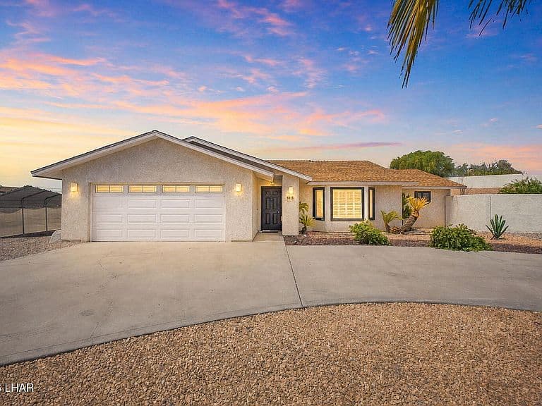 301 Acoma Blvd N photo 2