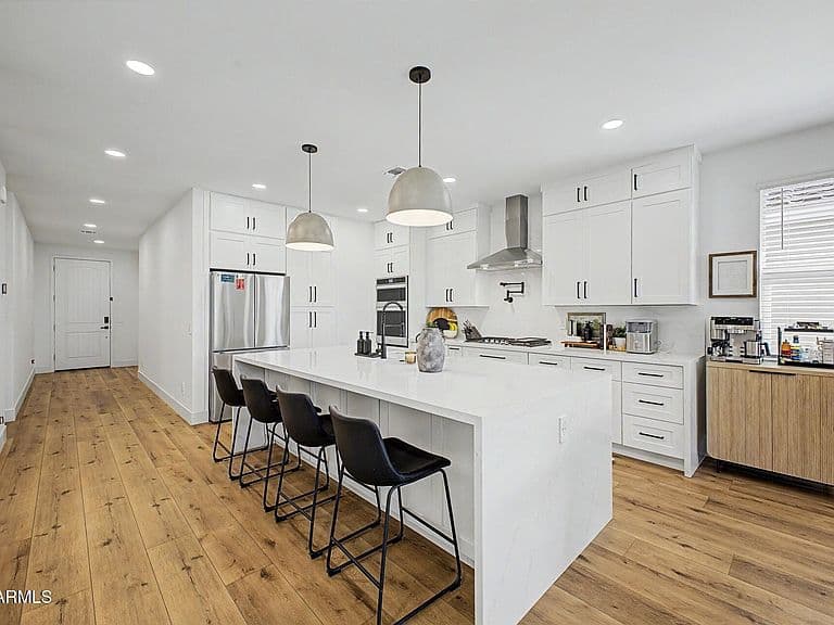 17563 W Washington Street photo 2