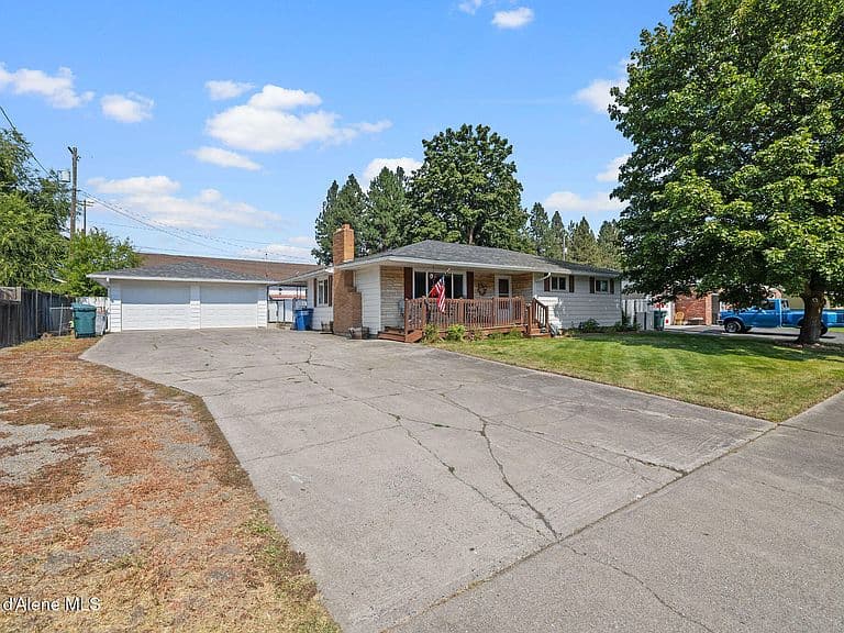 316 W Montgomery Pl photo 2