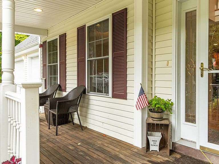 9 Schuyler Way photo 3