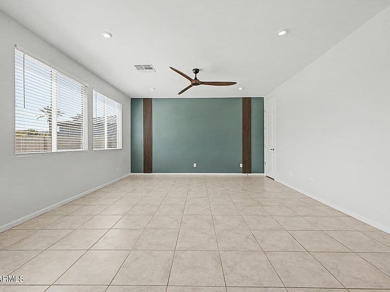 19160 N ALCAZAR Street photo 5