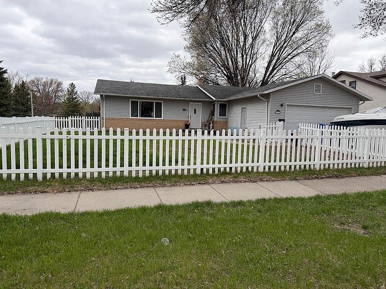 102 21st Ave N photo 2