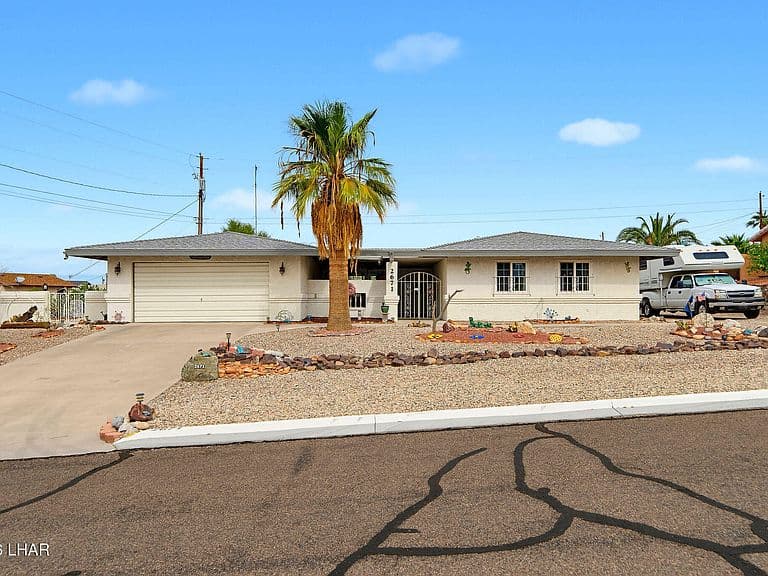 2671 Inverness Dr photo 3