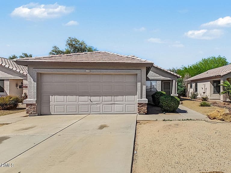 16758 N 158TH Avenue photo 3