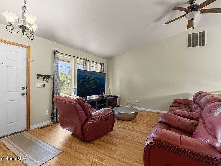 2800 N Wickiup Dr photo 5