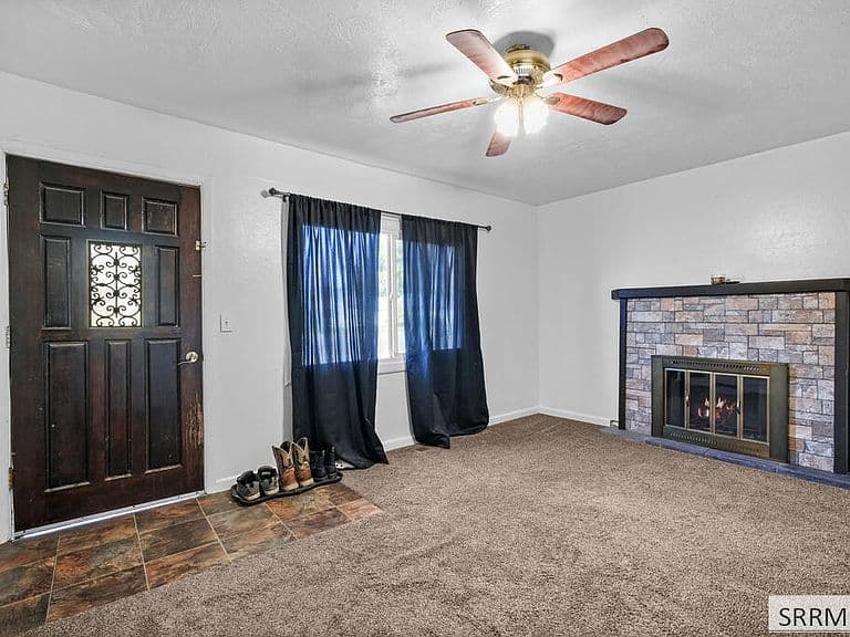 330 E Center St photo 2