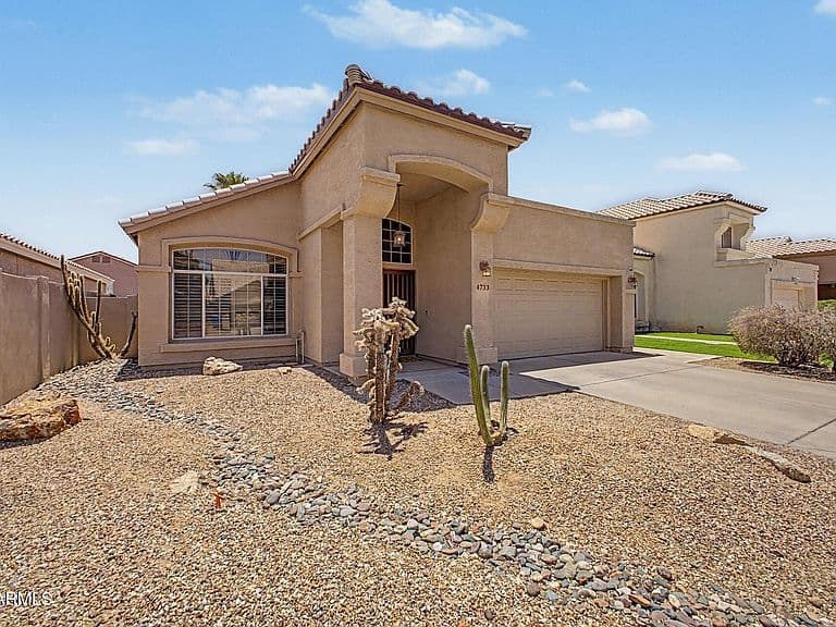 4733 E BIGHORN Avenue photo 2