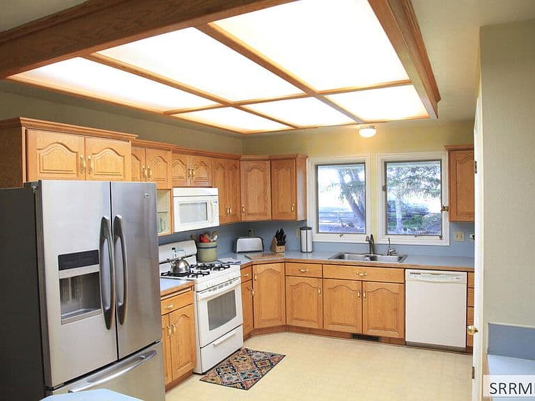 438 S 900 W photo 5
