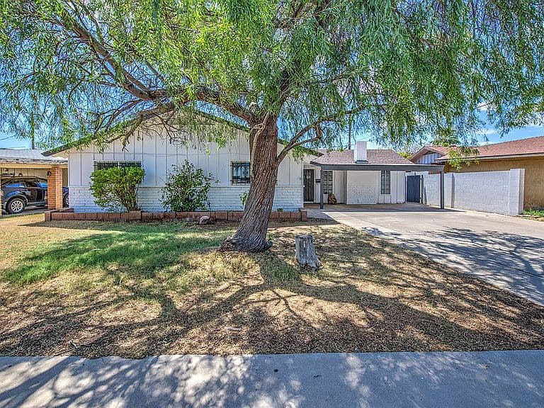 4750 N 39th Dr photo 2