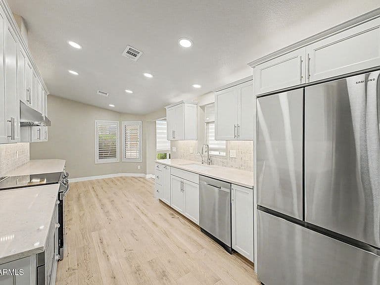 215 N POWER Road #423 photo 2