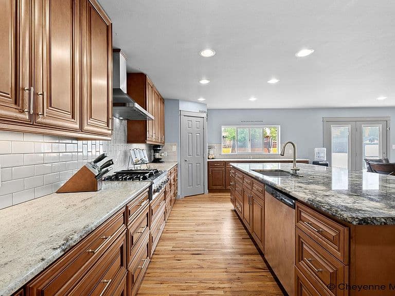 532 Cornell Ln photo 2
