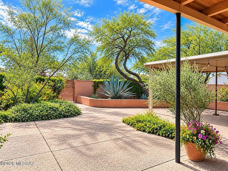 5640 E South Wilshire Dr photo 2