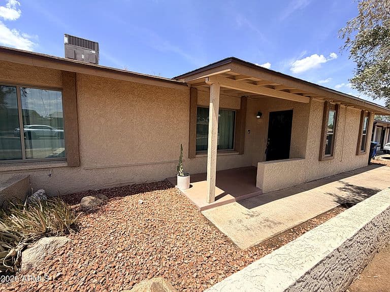 634 N SANTA ANNA -- photo 4