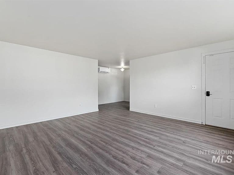 125 Donna Dr photo 5