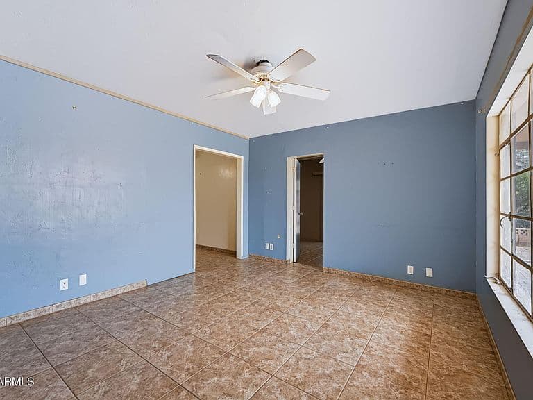 2040 E WHITTON Avenue photo 5
