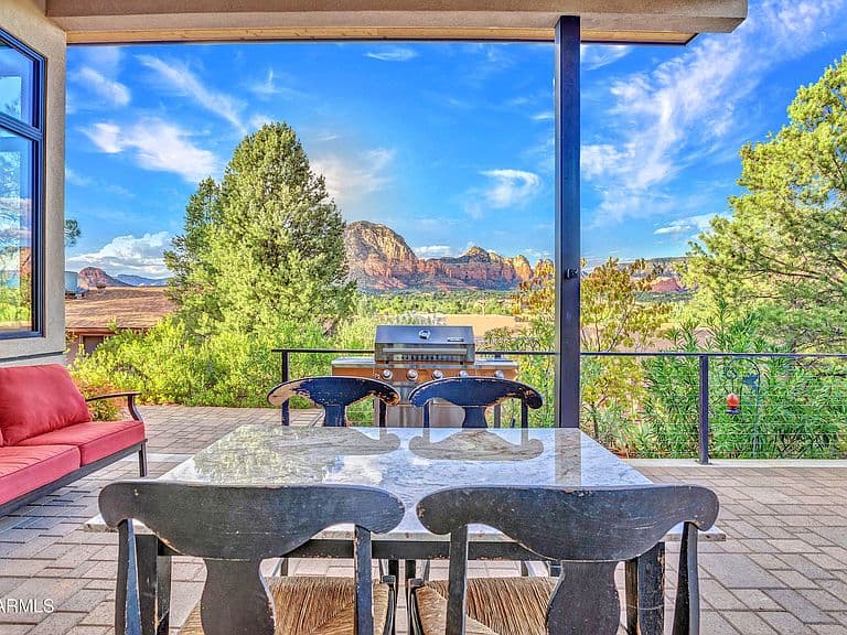 2405 ROADRUNNER Road photo 2