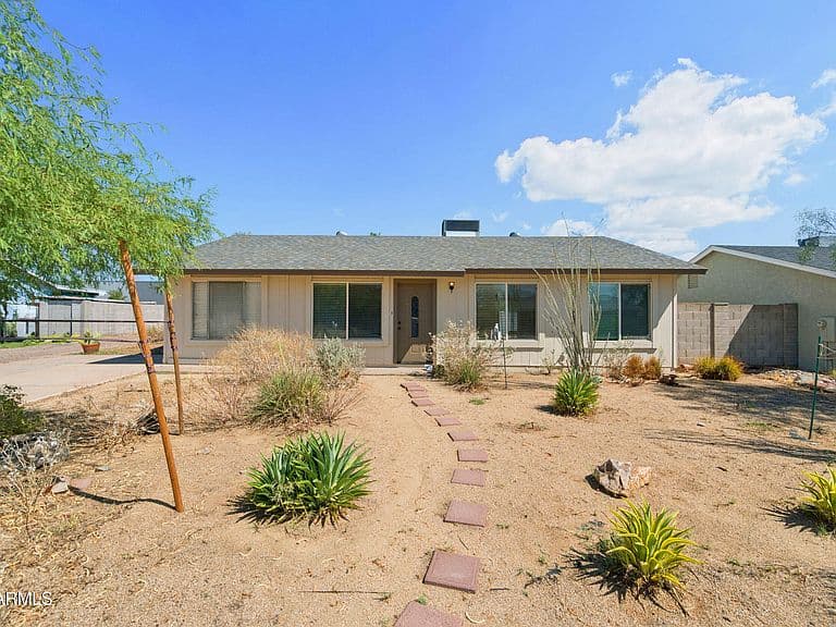 642 W MAGDALENA Drive photo 2