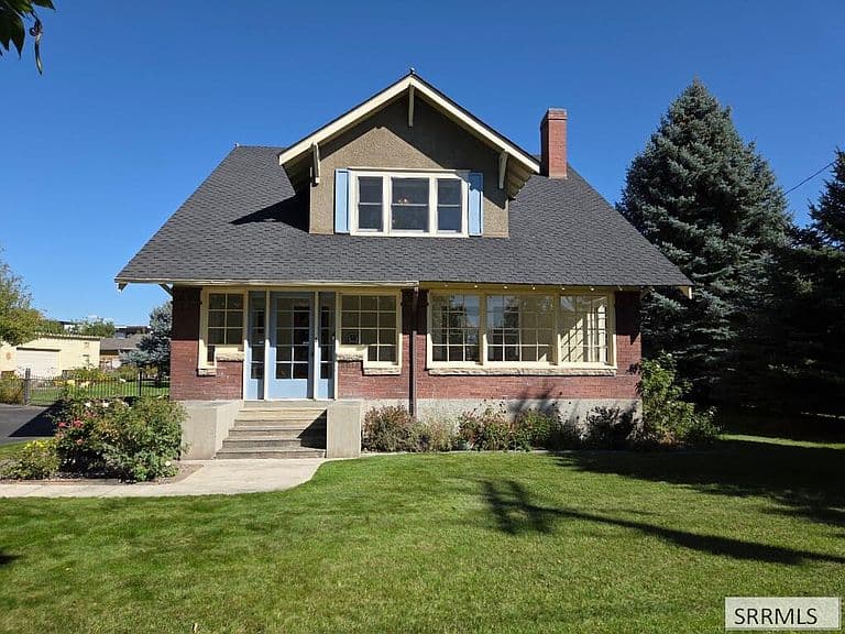 2015 Saint Clair Rd photo 2