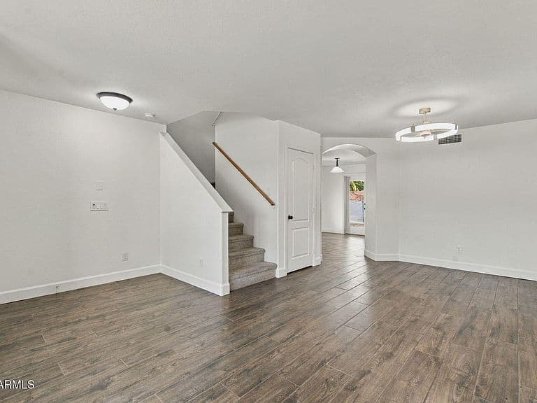 10222 W JESSIE Lane photo 3