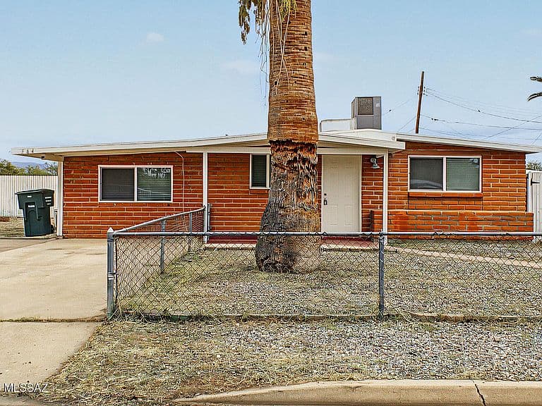 364 E Calle Arizona photo 3