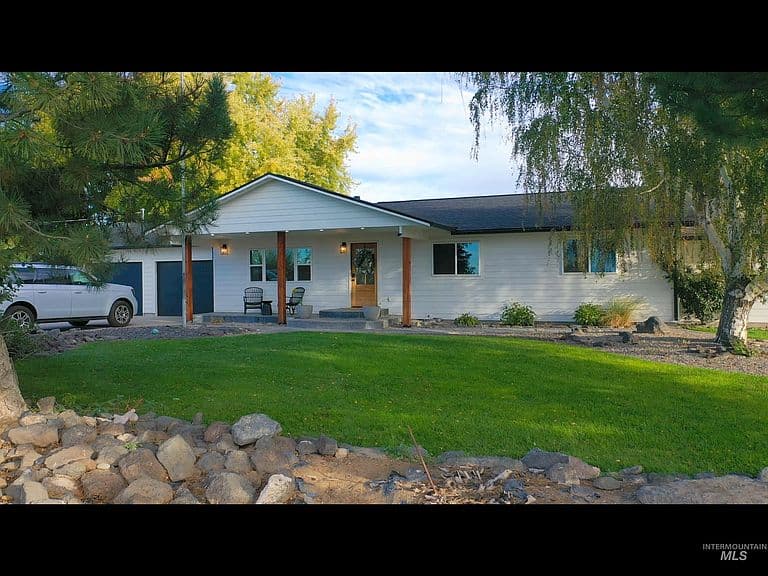1656 S Highway 46 photo 1