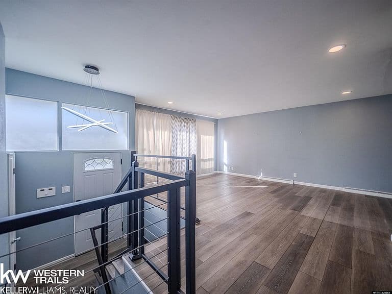 1810 Mariposa Blvd photo 4
