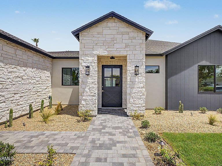 3210 E OREGON Avenue photo 1