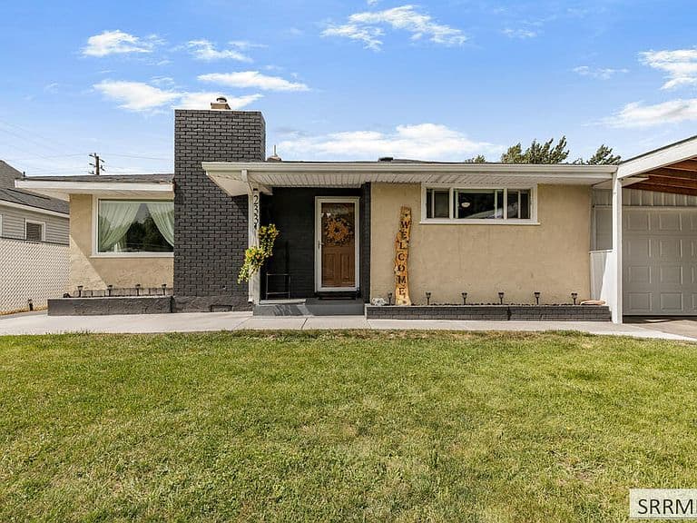 233 N Fisher Ave photo 1