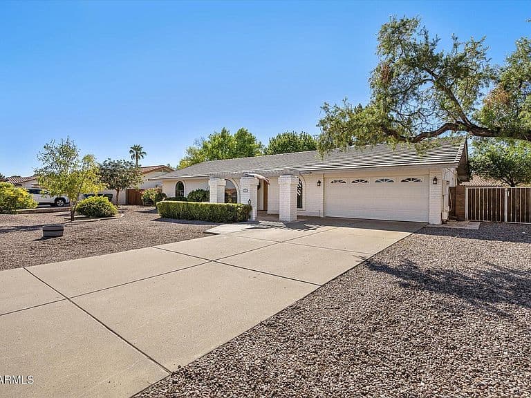 1163 E VINEDO Lane photo 2