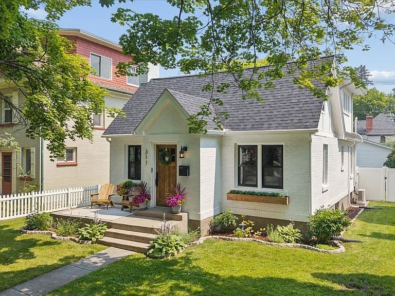 311 5th Ave E photo 1