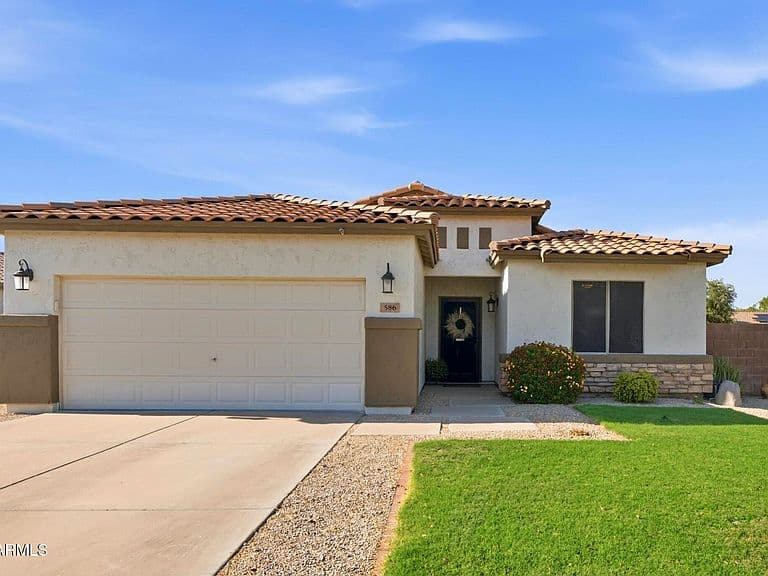 586 E CHELSEA Drive photo 1